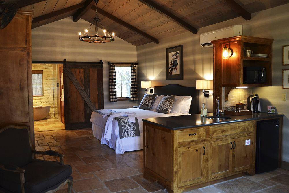 Camp Lucy Hotel Дрипинг Спрингс Екстериор снимка