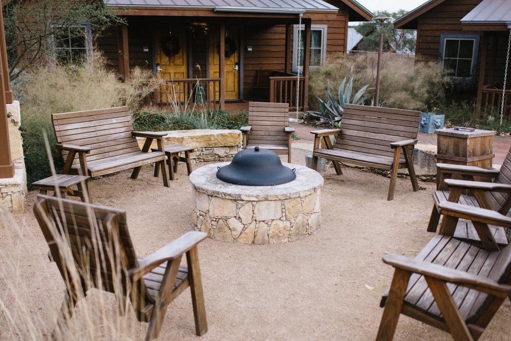 Camp Lucy Hotel Дрипинг Спрингс Екстериор снимка