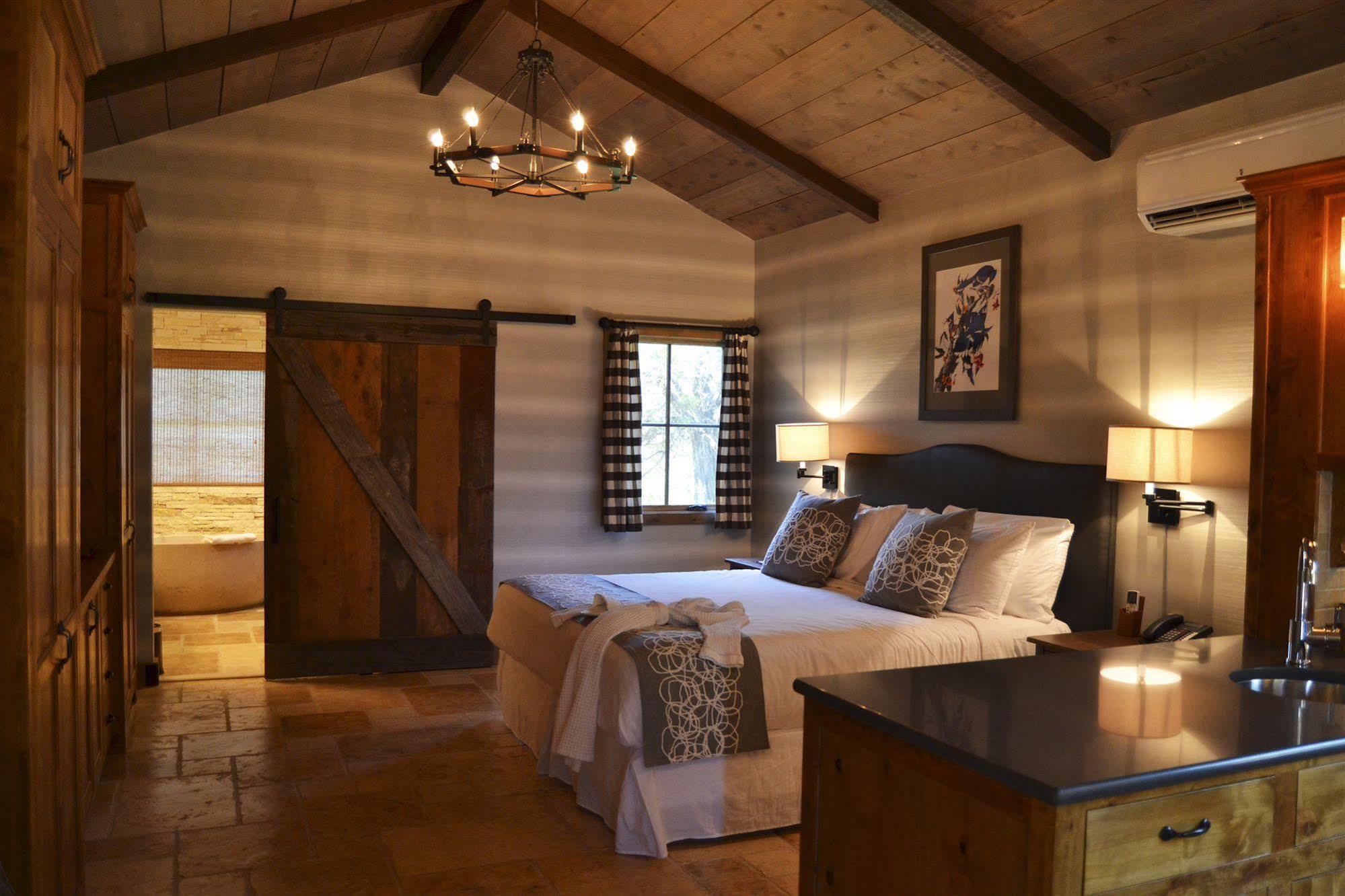 Camp Lucy Hotel Дрипинг Спрингс Екстериор снимка